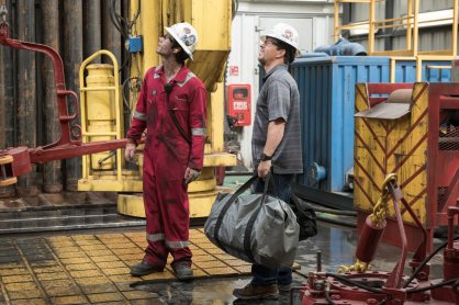 mark-wahlberg-and-dylan-obrien-in-deepwater-horizon-2016